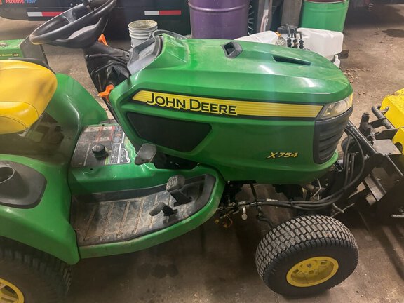  John Deere X754