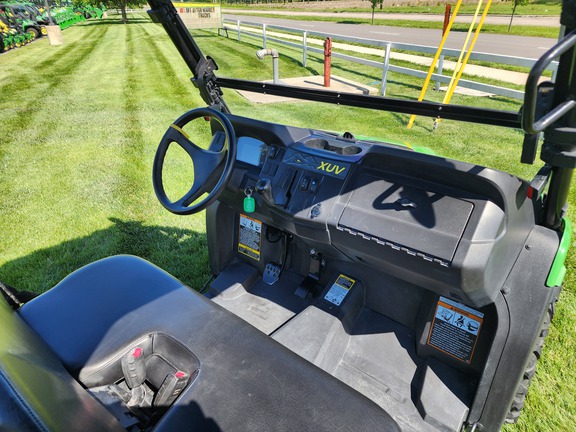 2023 John-Deere XUV 590M