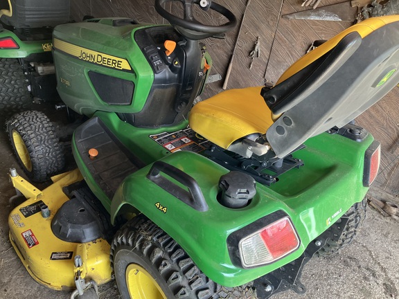  John Deere X738