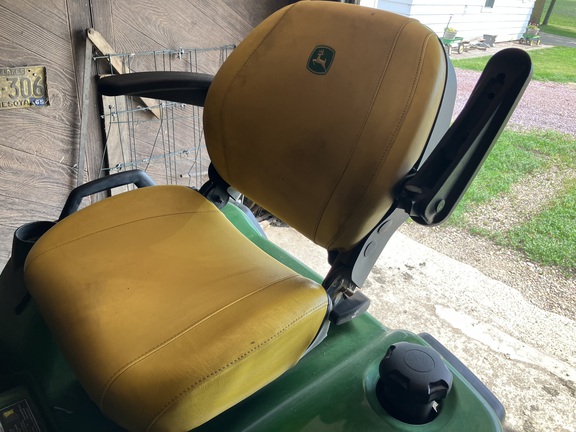 2021 John Deere X738 - Photo13