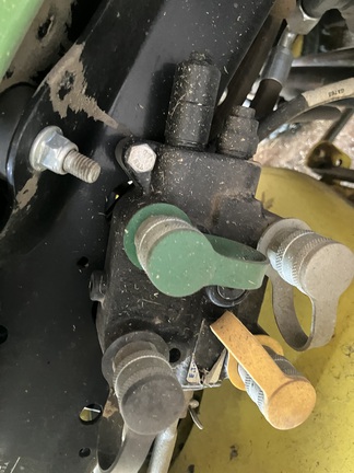 2021 John Deere X738 - Photo10