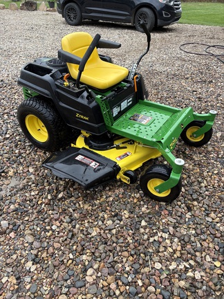 Used 2016 John Deere Z525E Zero Turn Mowers at Horizon Ag & Turf in St. Paul, AB - Photo2