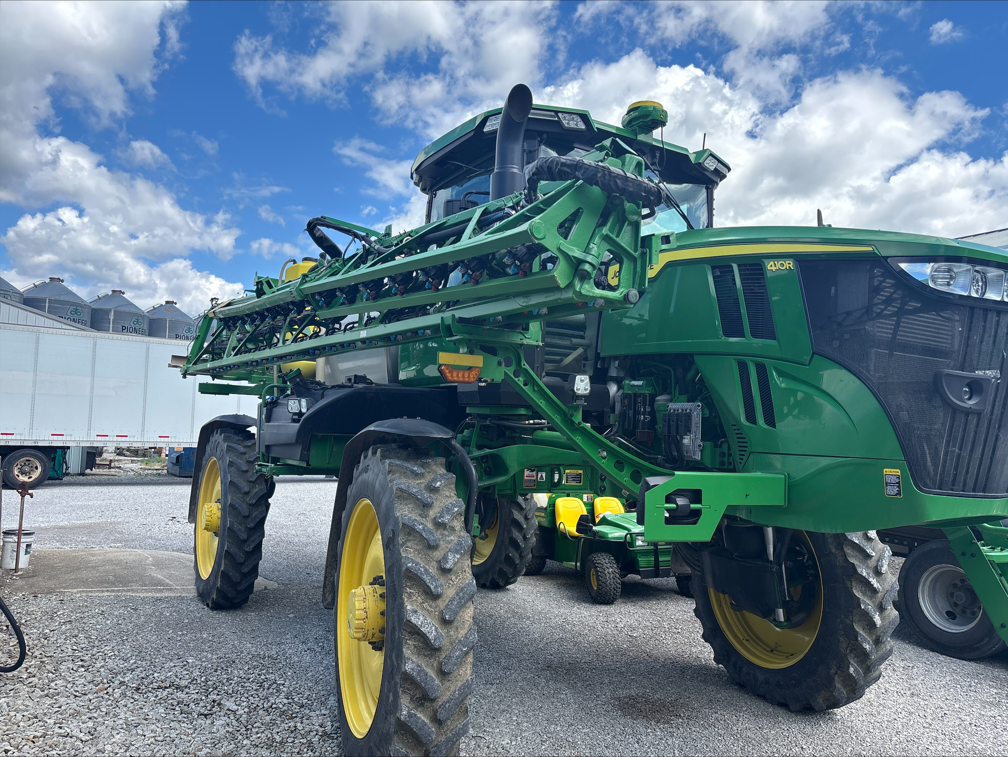Used 2022 John Deere 410R Self Propelled Sprayers at Koenig Equipment in Oxford, OH - PhotoXL0