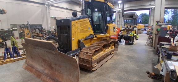2023 John Deere 700L XLT