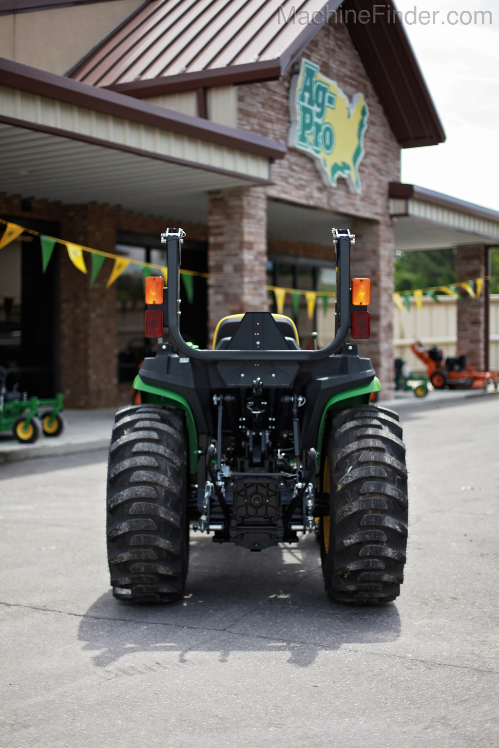 2020 John Deere 3038E Image 3