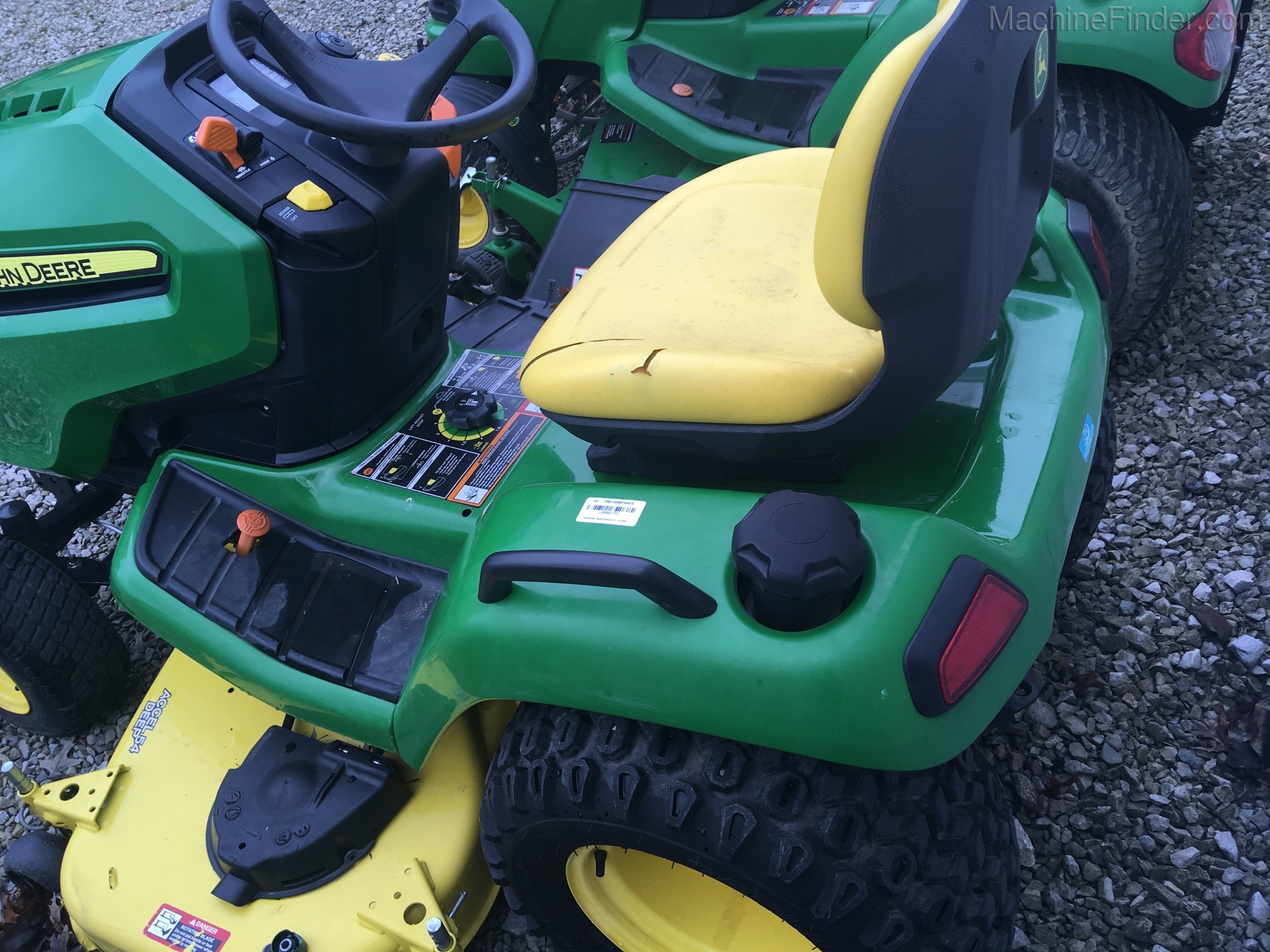 2017 John Deere X580 Image 3
