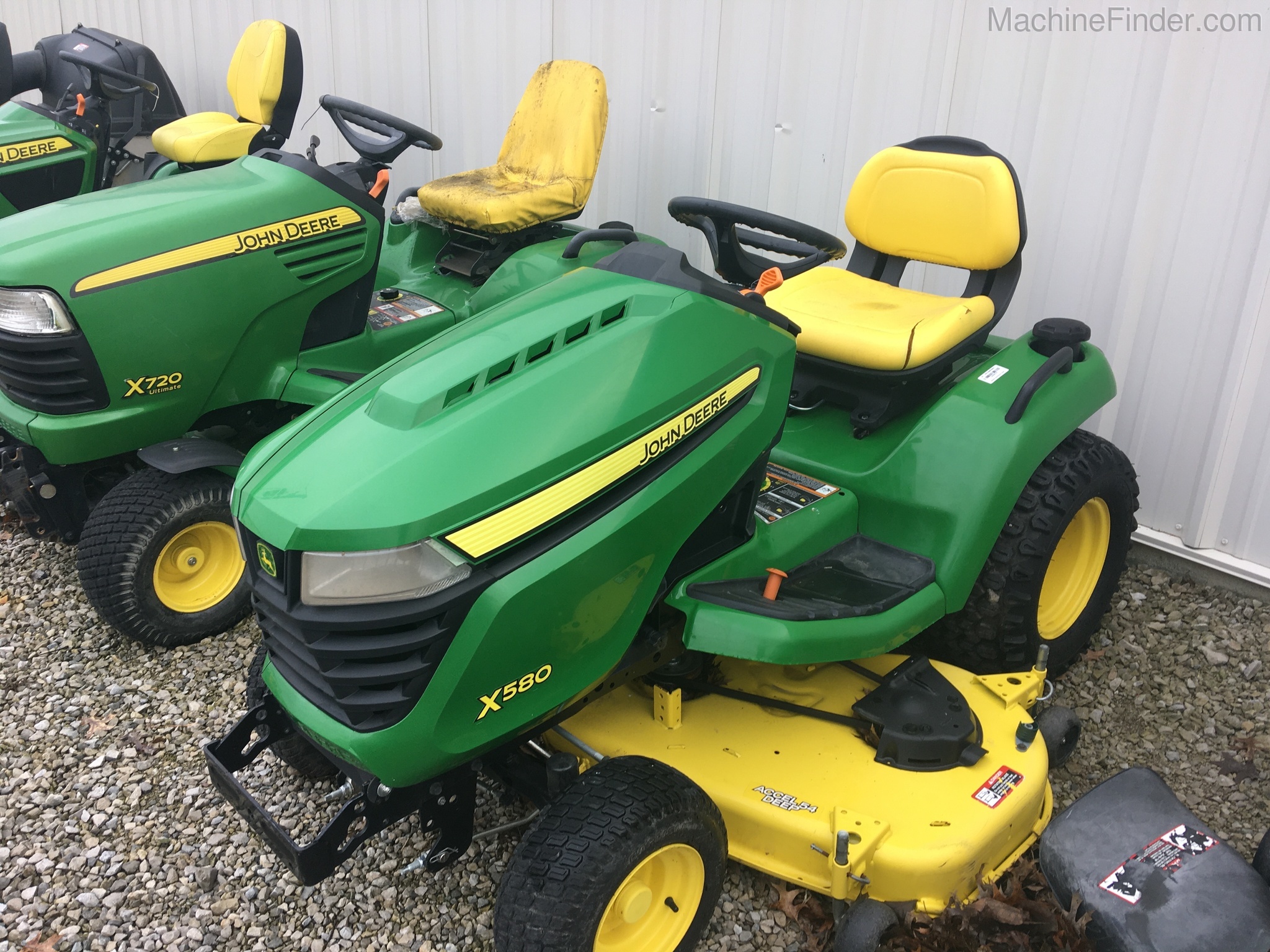 2017 John Deere X580 Image 1