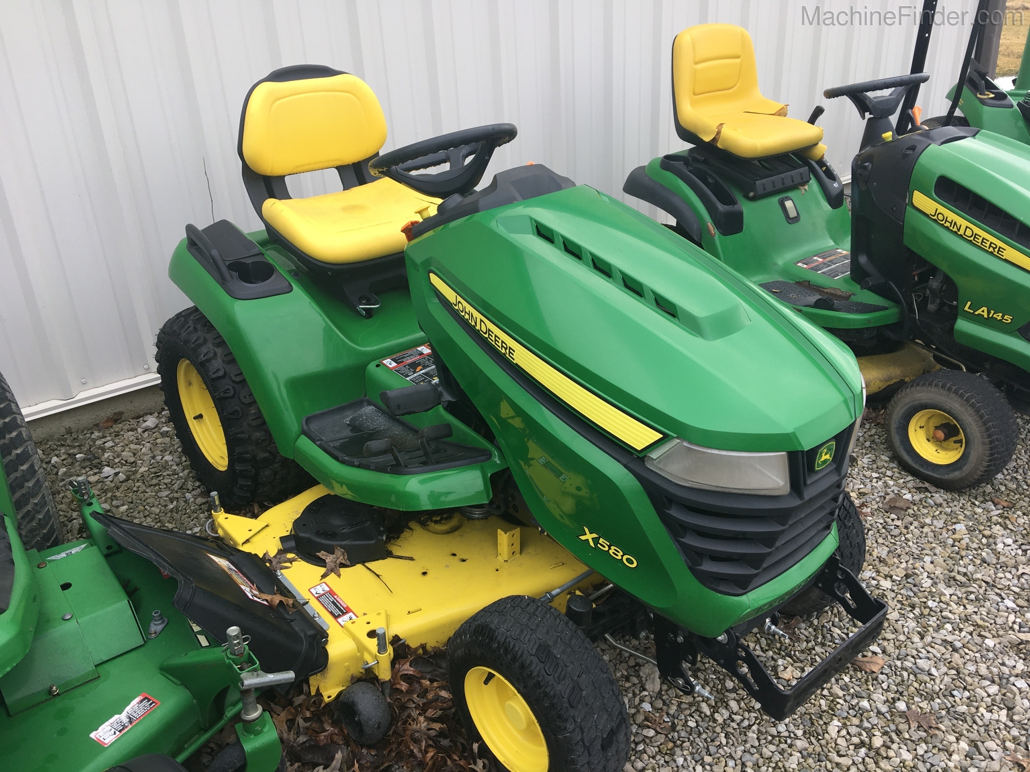 2017 John Deere X580 Image 7