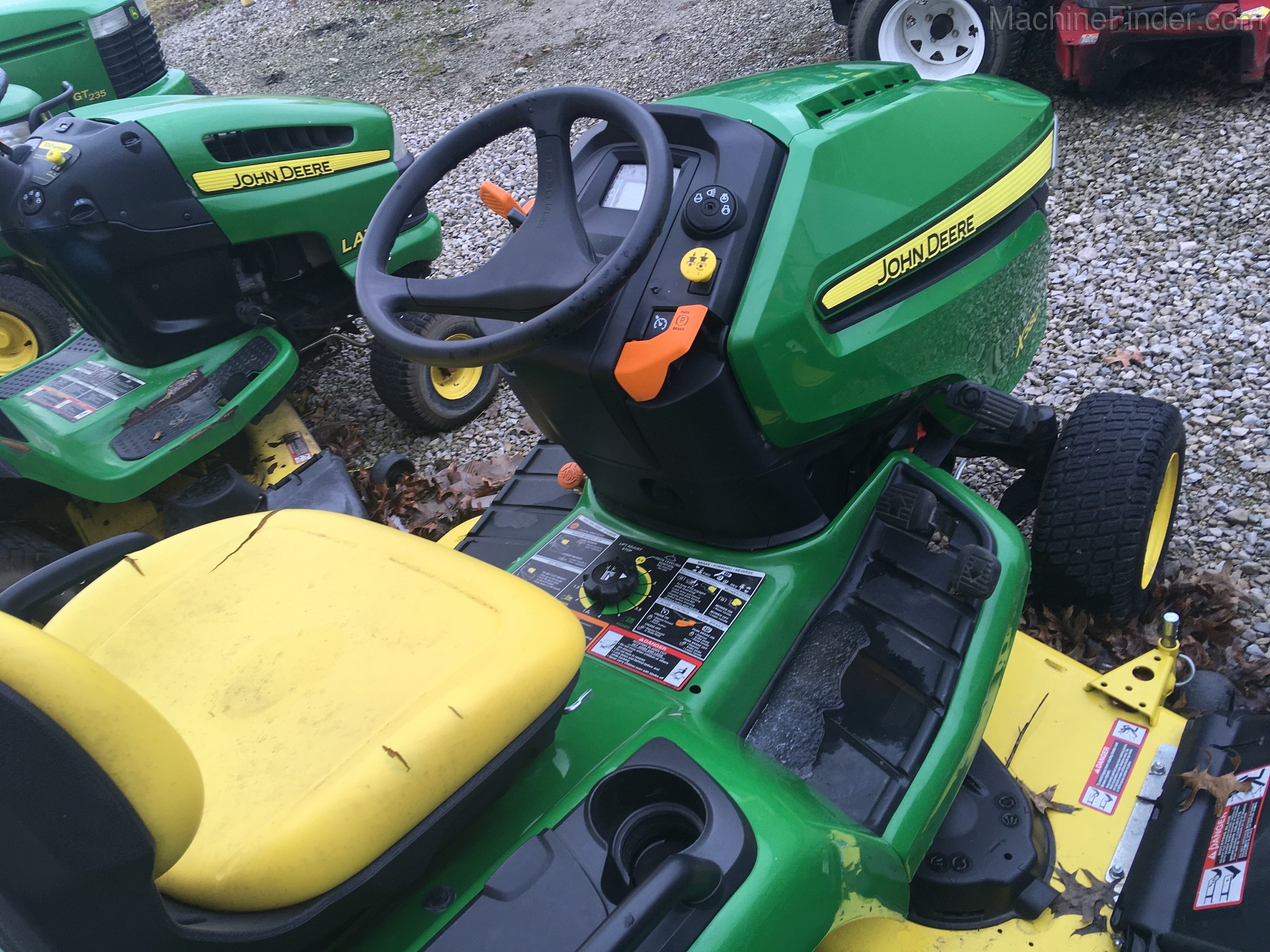 2017 John Deere X580 Image 5