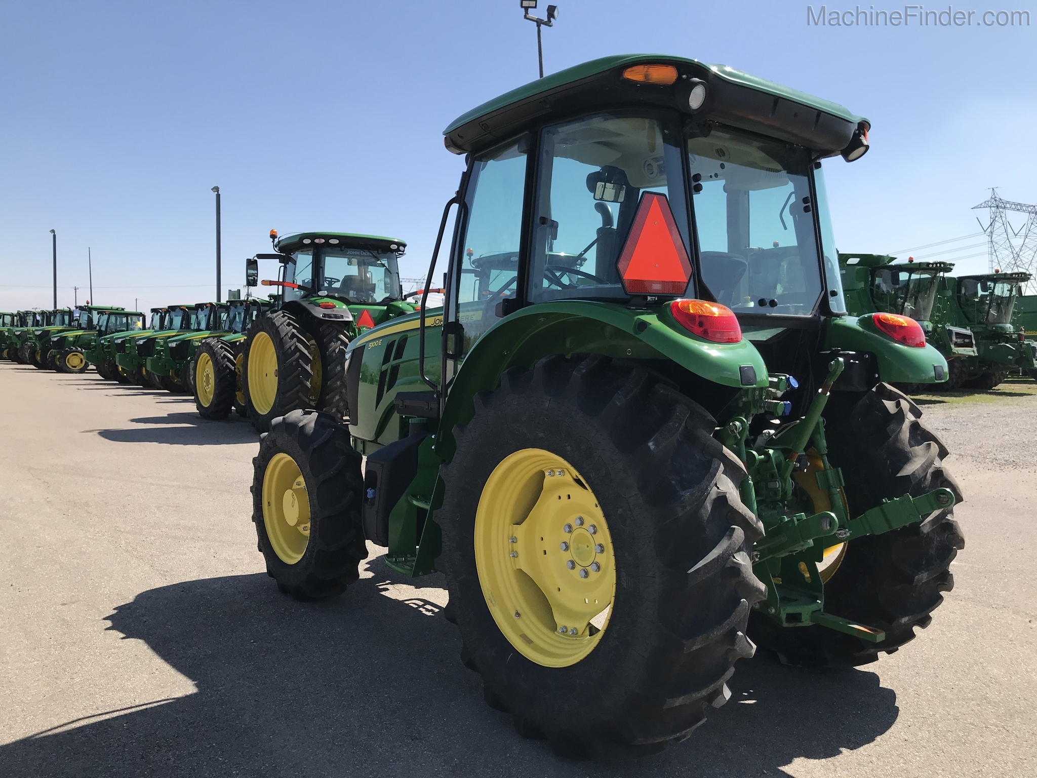 2018 John Deere 5100E Image 4