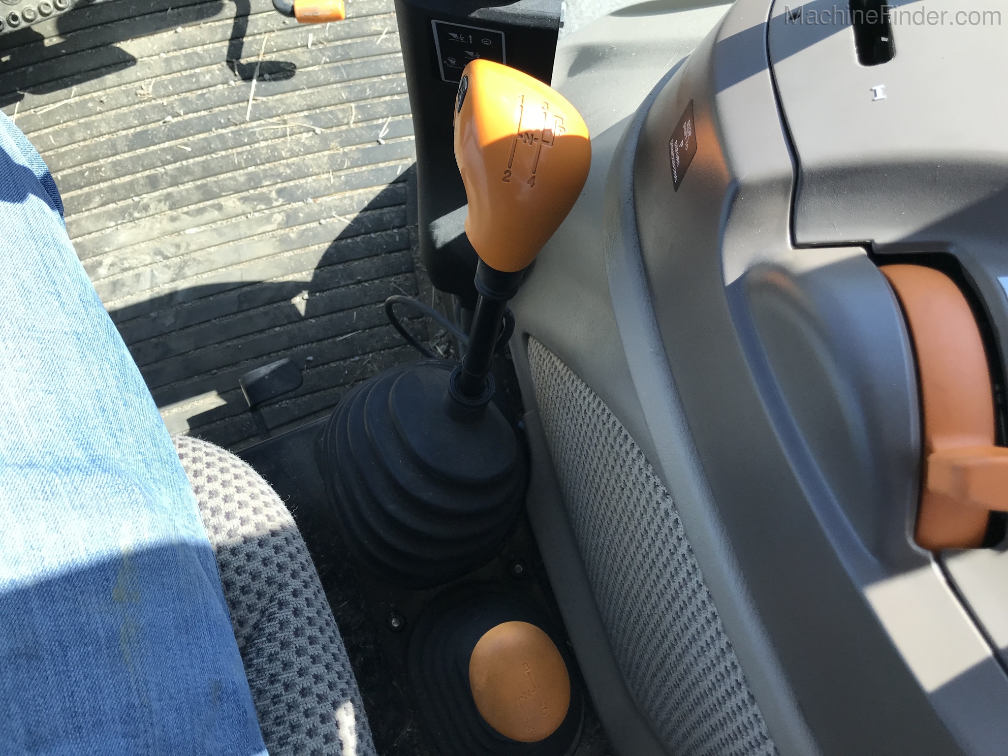 2018 John Deere 5100E Image 15