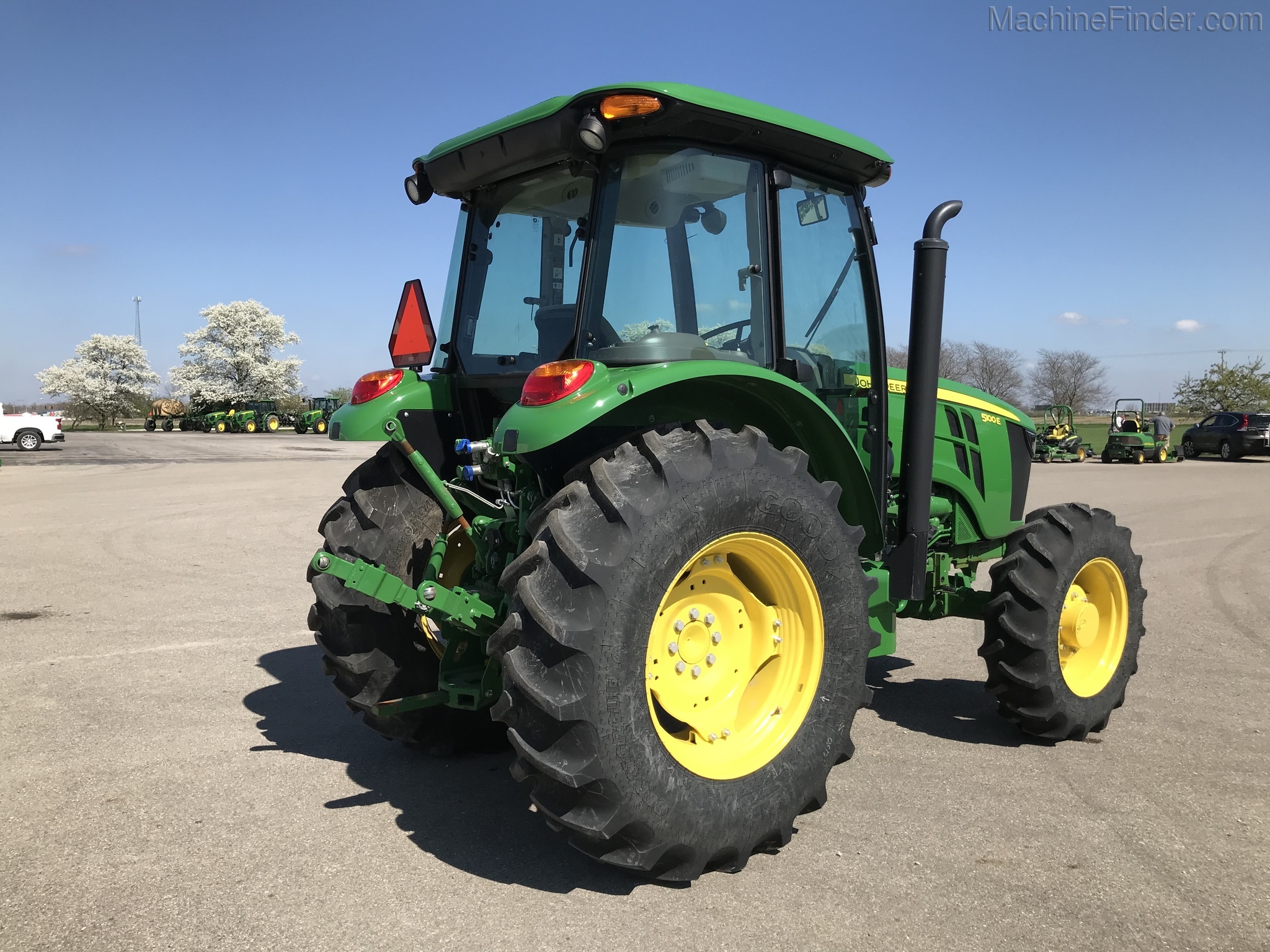 2018 John Deere 5100E Image 7