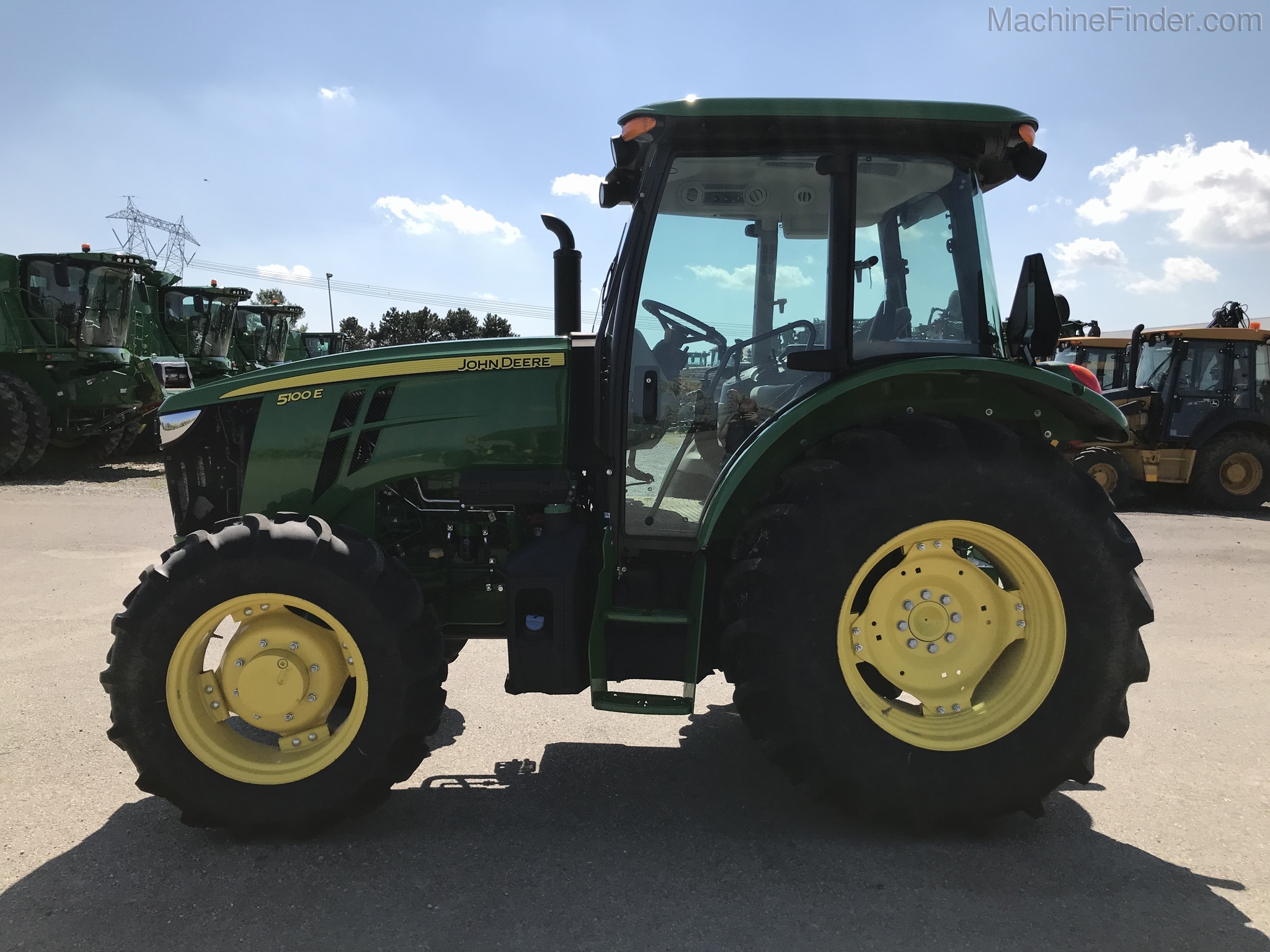 2018 John Deere 5100E Image 3