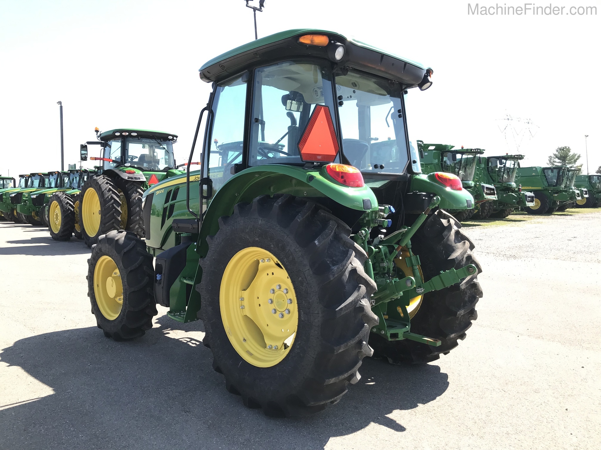 2018 John Deere 5100E Image 11