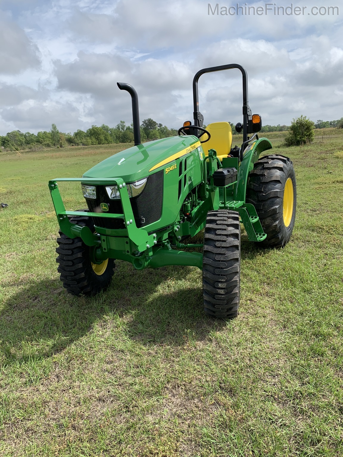 2020 John Deere 5045E Image 2