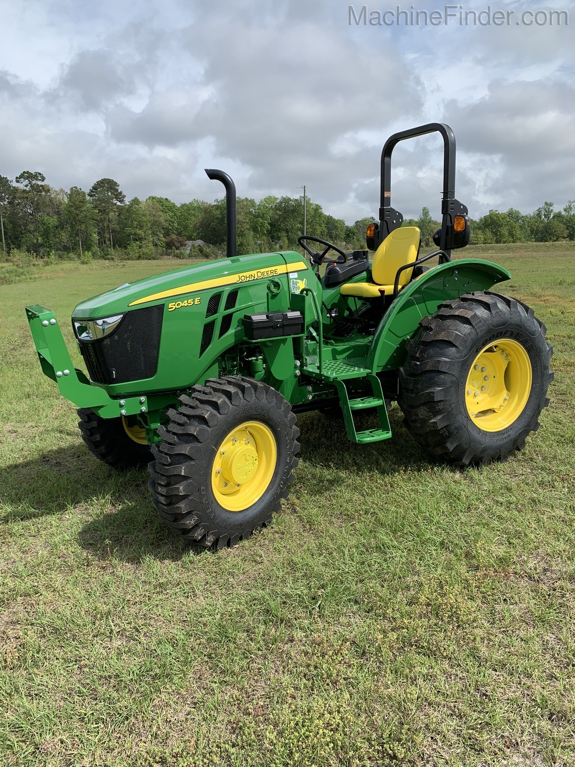 2020 John Deere 5045E Image 1