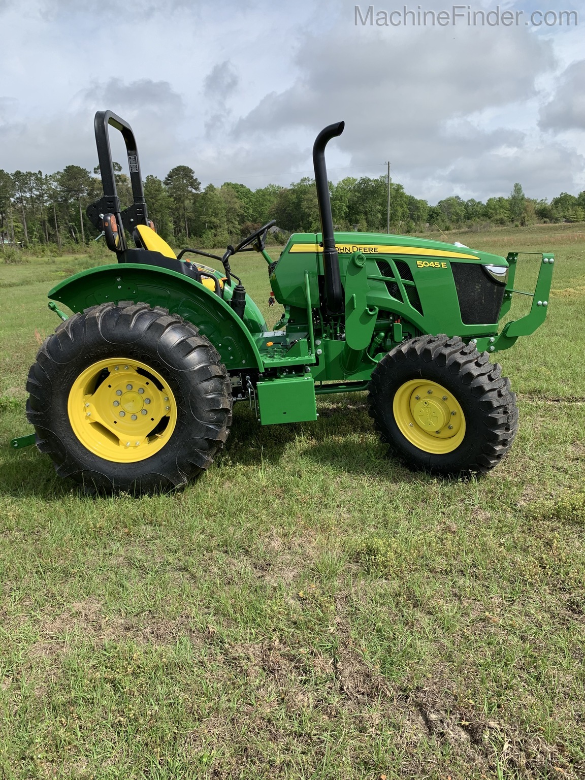 2020 John Deere 5045E Image 7