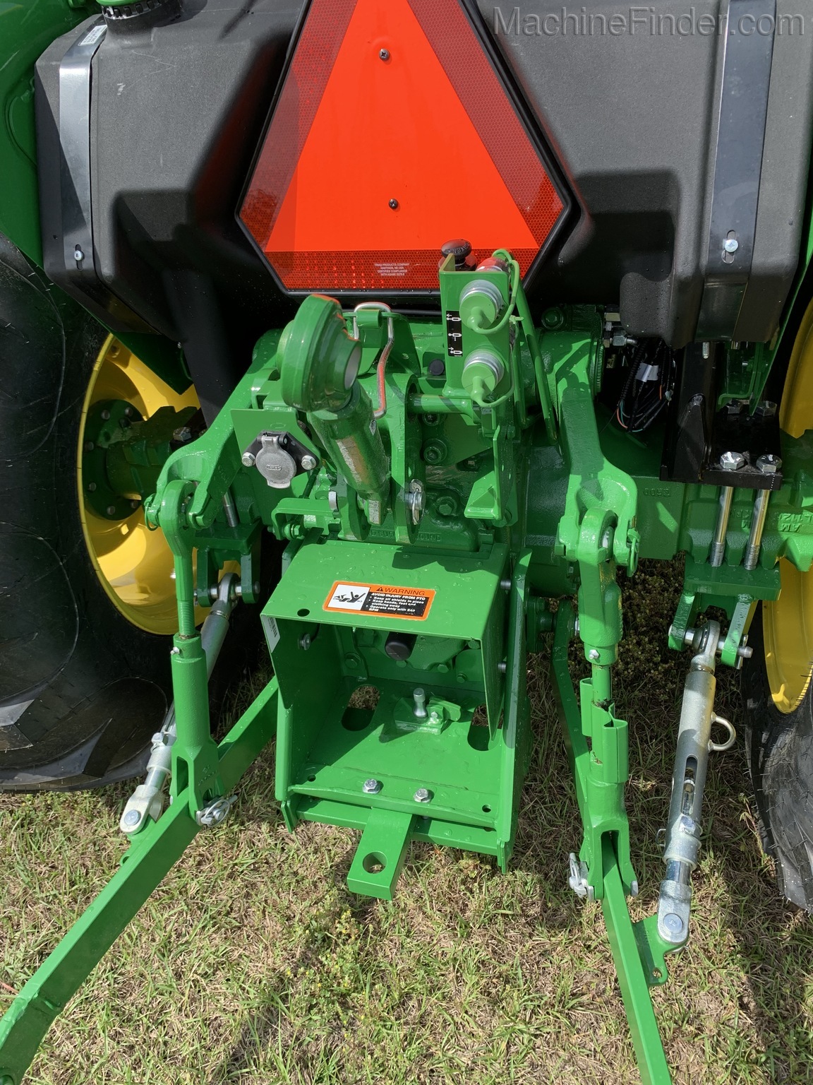 2020 John Deere 5045E Image 5