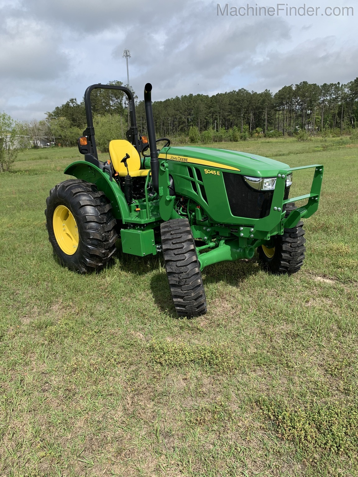 2020 John Deere 5045E Image 6