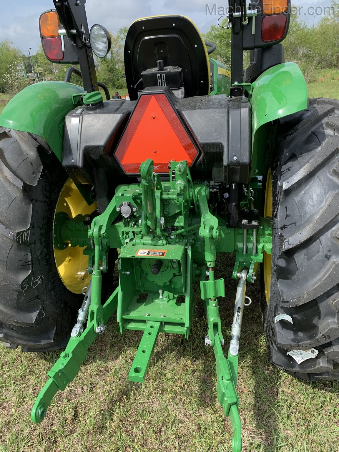 2020 John Deere 5045E Image 8