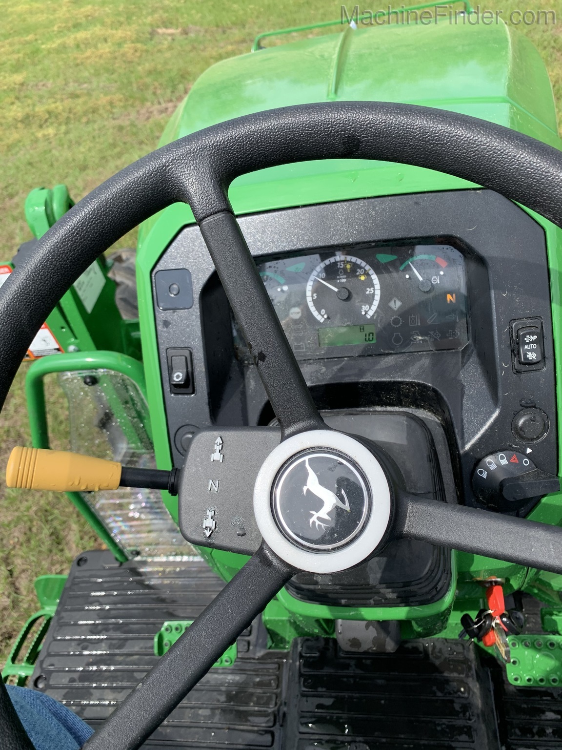2020 John Deere 5045E Image 10
