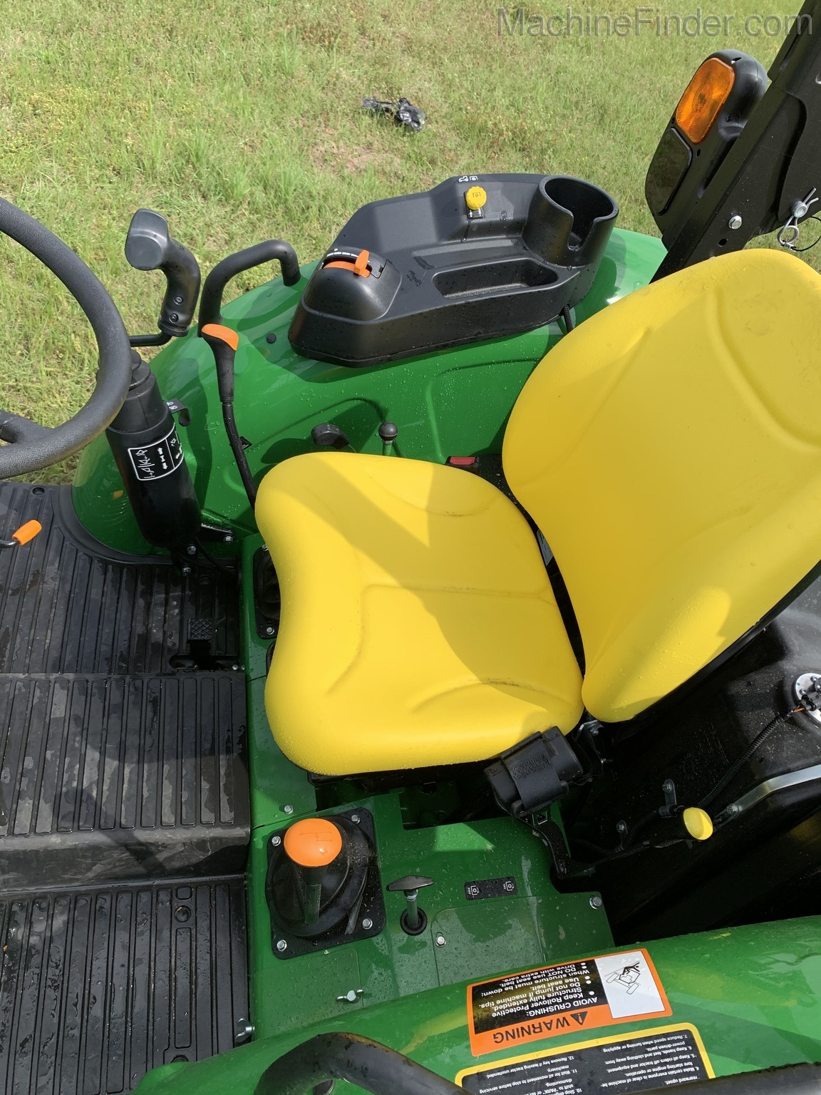 2020 John Deere 5045E Image 9