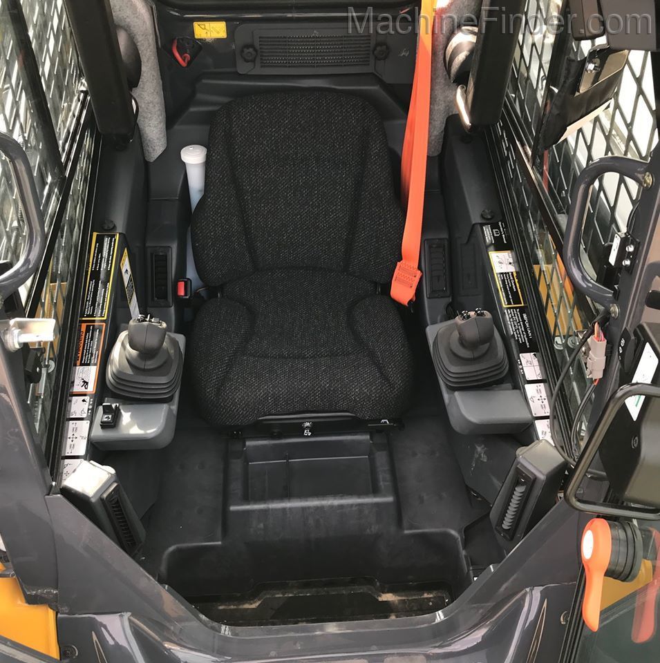 2019 John Deere 324G Image 6