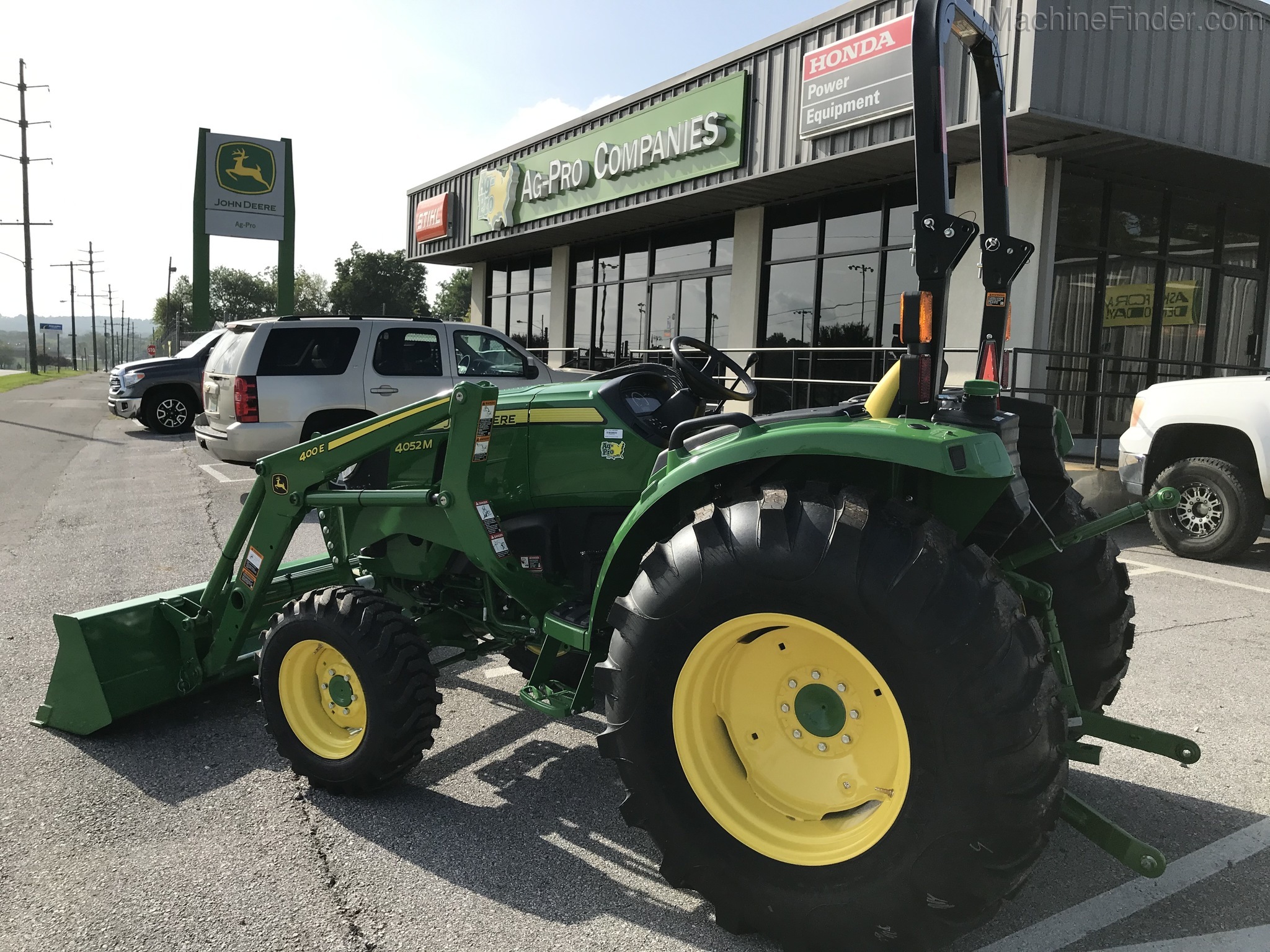 2020 John Deere 4052M Image 1