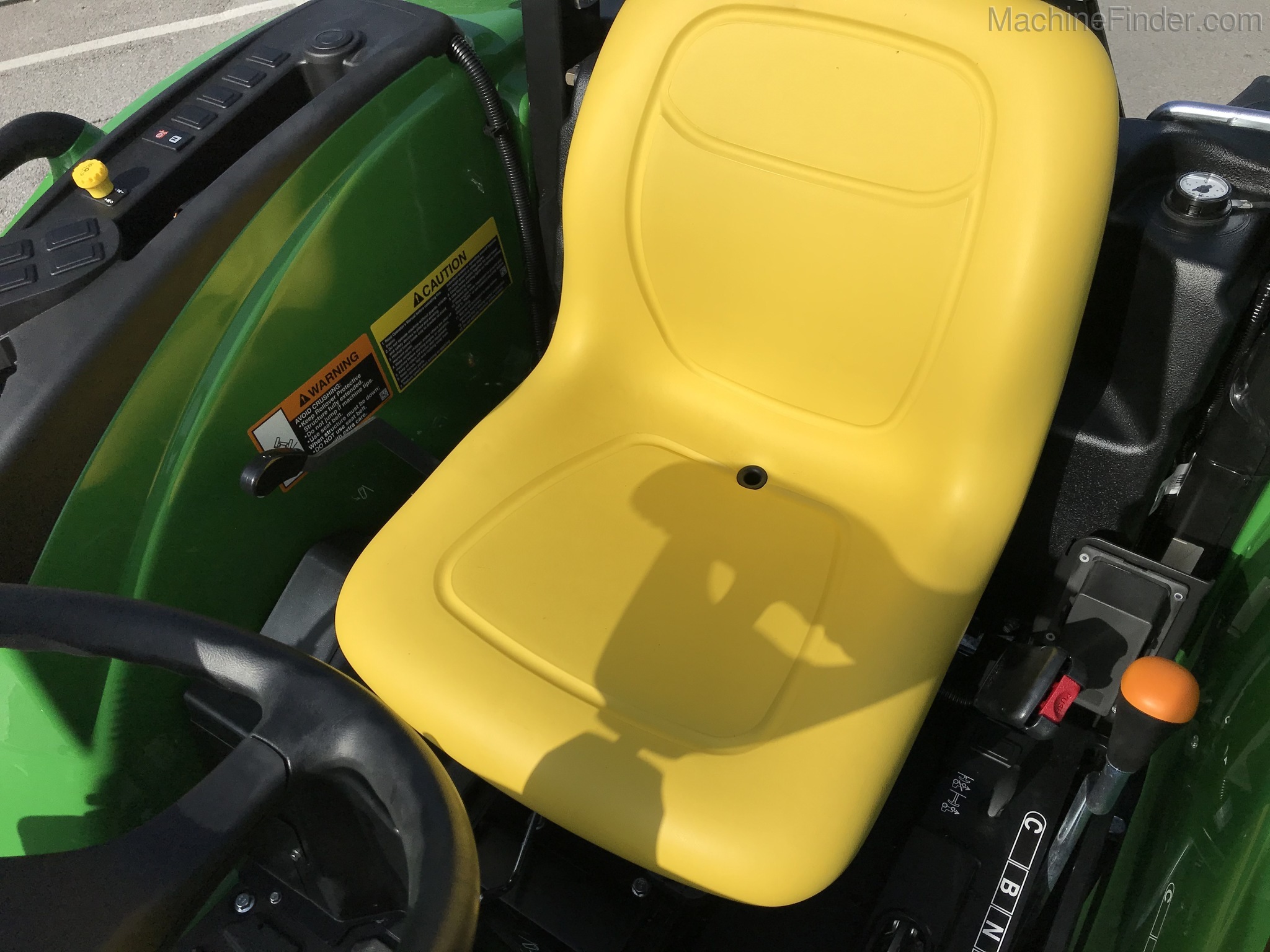2020 John Deere 4052M Image 9