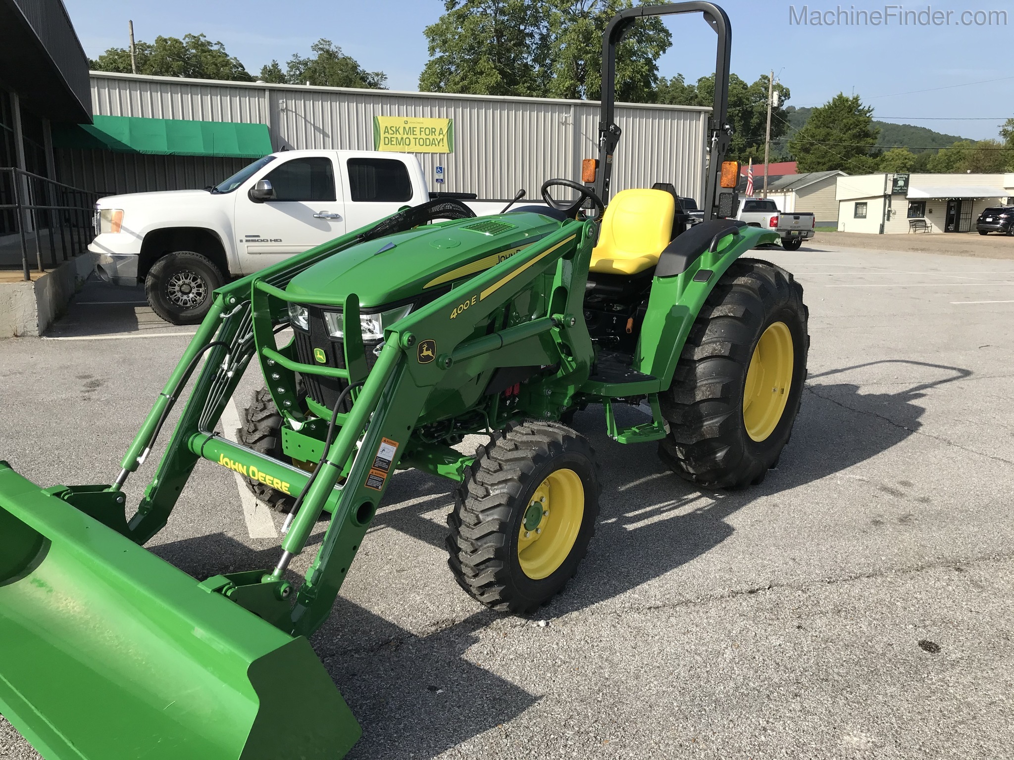 2020 John Deere 4052M Image 2