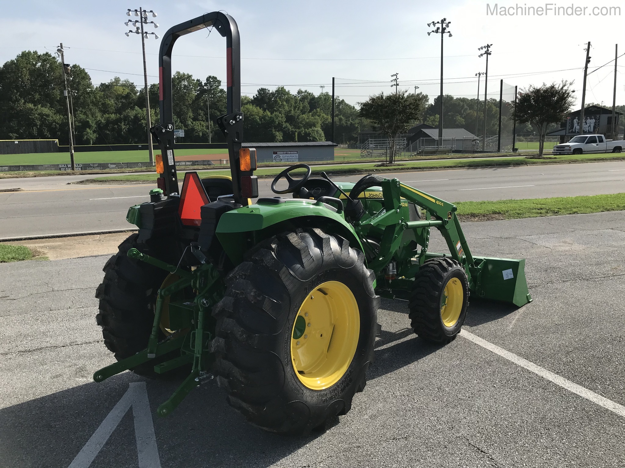2020 John Deere 4052M Image 4