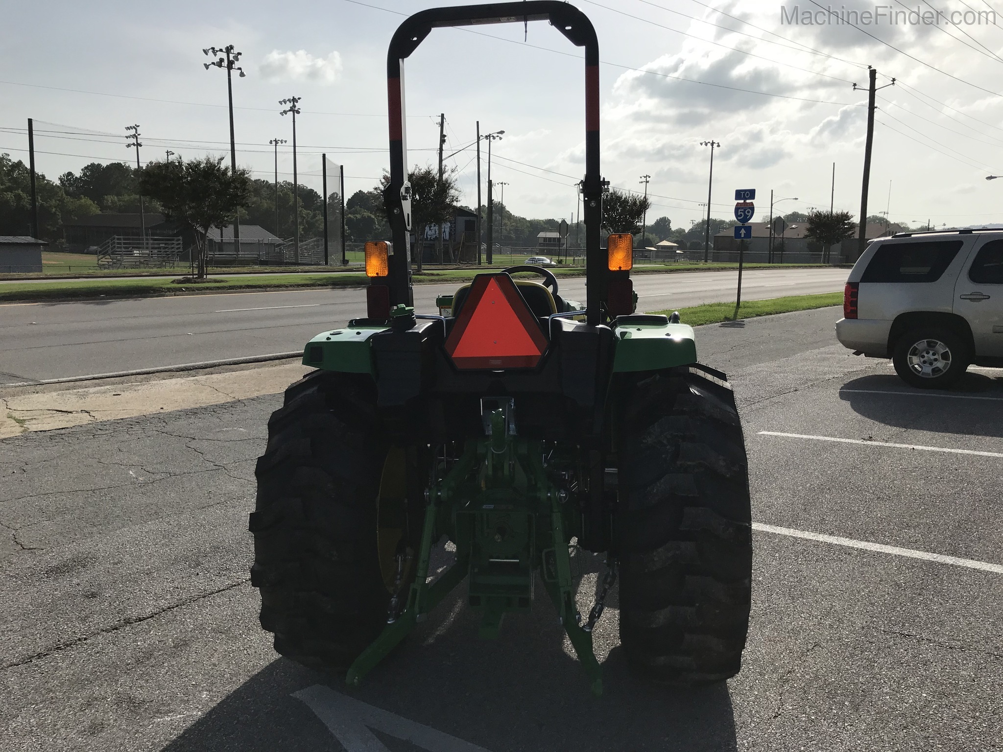 2020 John Deere 4052M Image 5