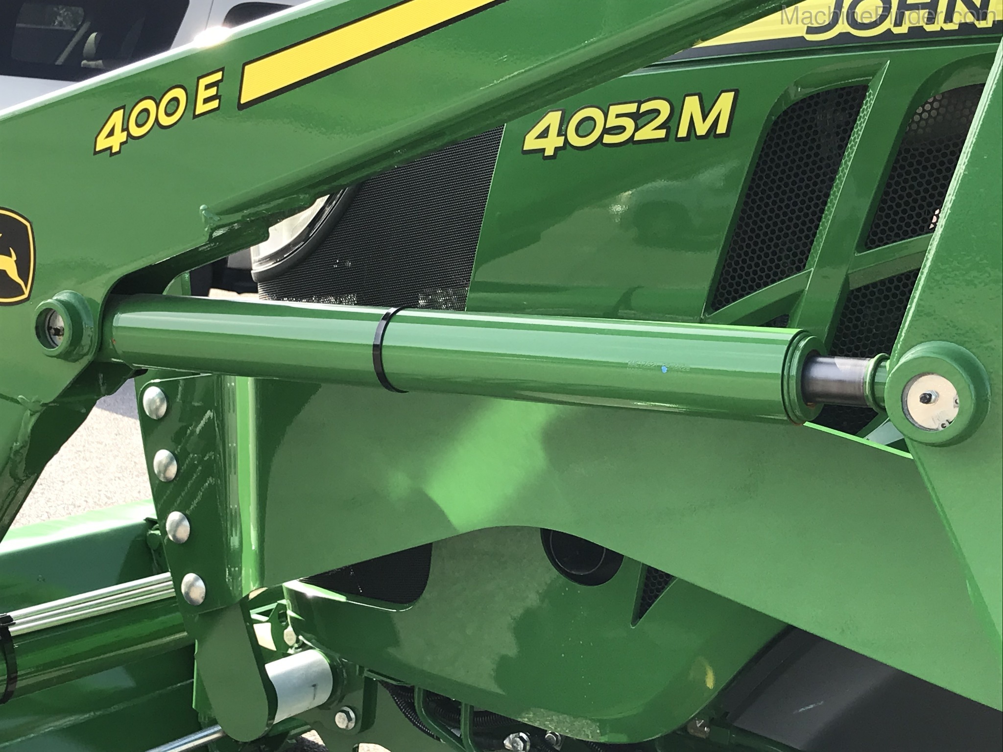 2020 John Deere 4052M Image 7