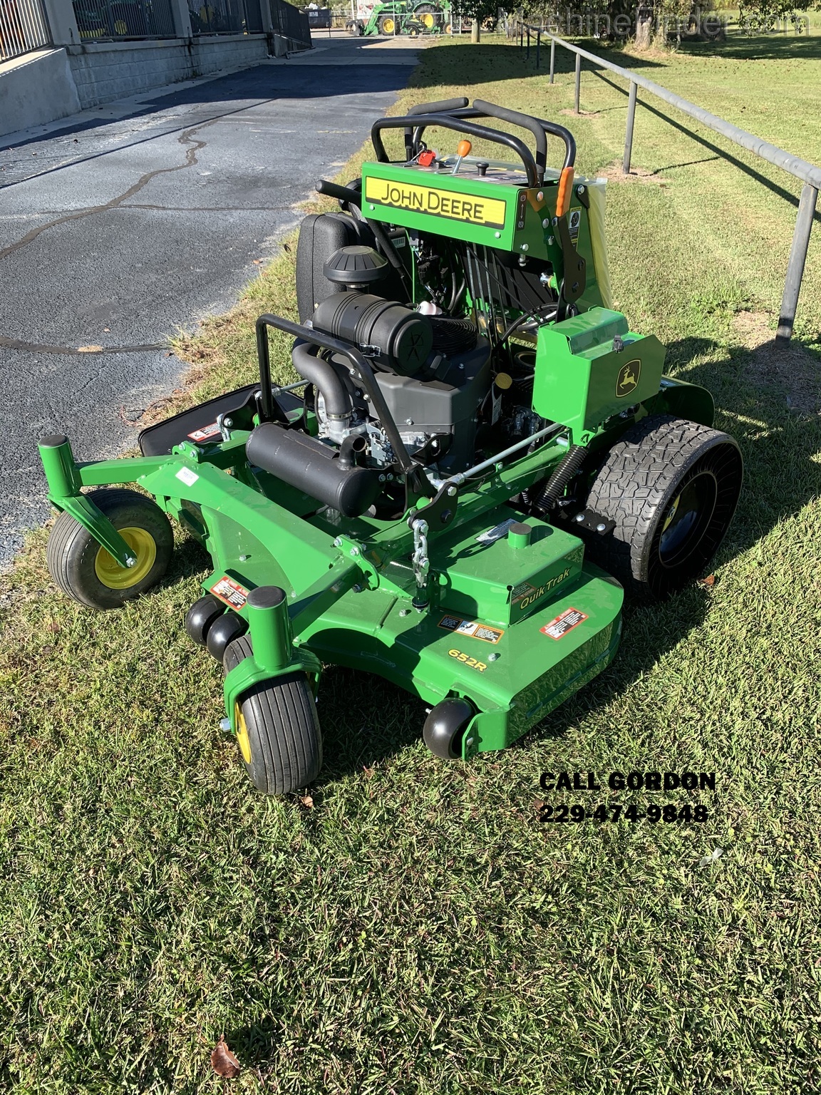 2021 John Deere 652R Image 1