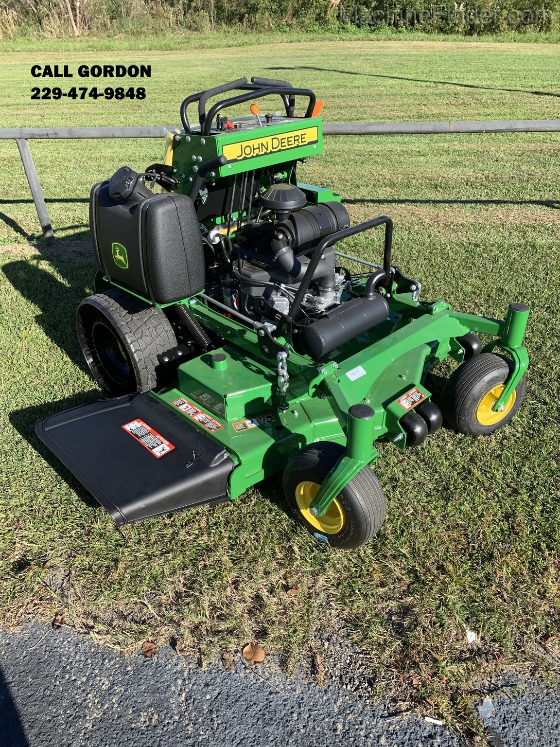 2021 John Deere 652R Image 2