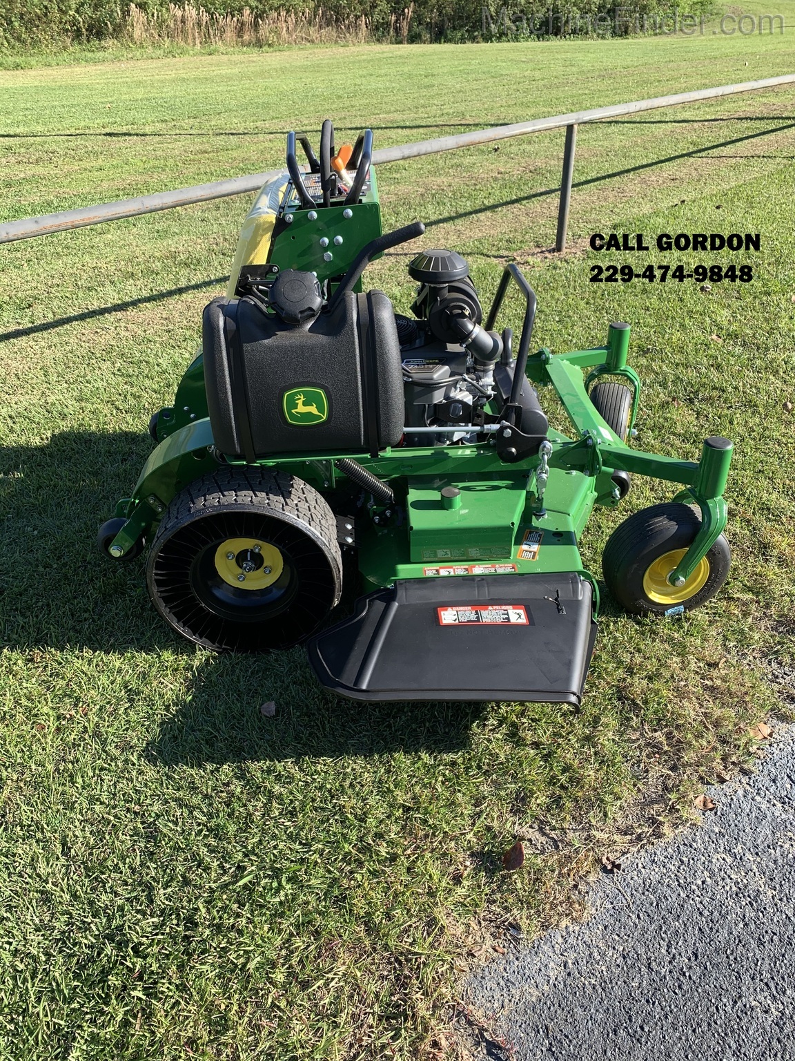 2021 John Deere 652R Image 3