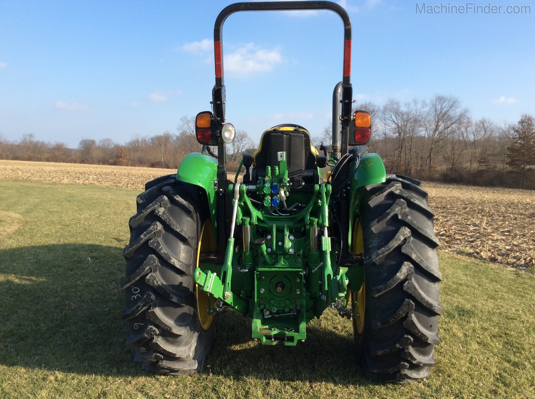 2017 John Deere 5075M Image 8