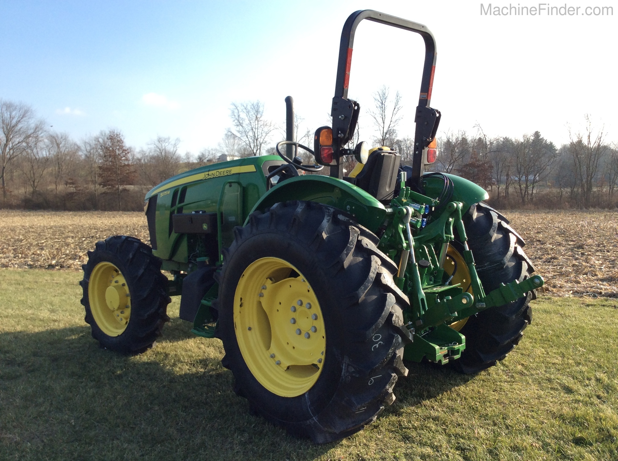 2017 John Deere 5075M Image 7