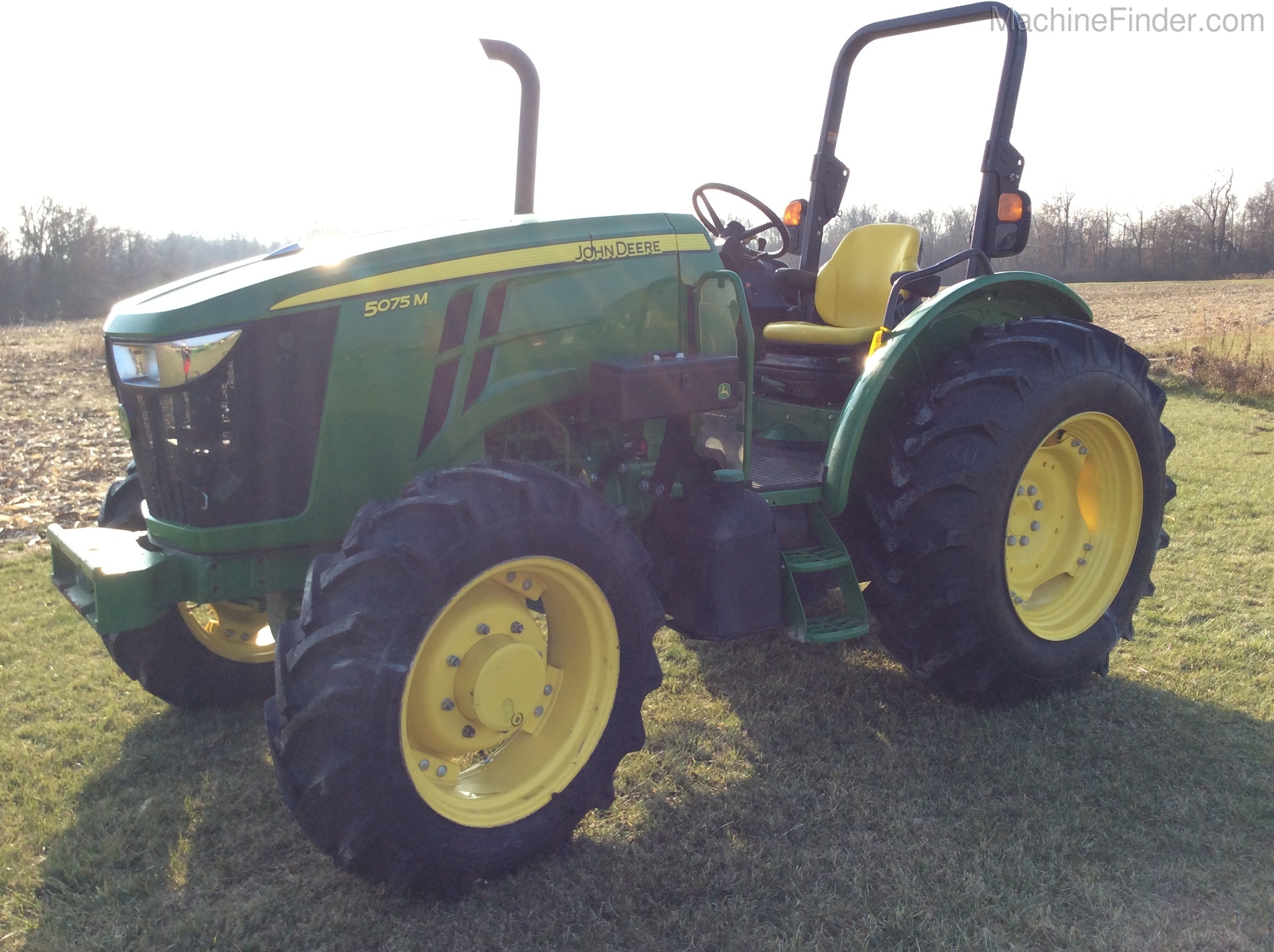 2017 John Deere 5075M Image 5