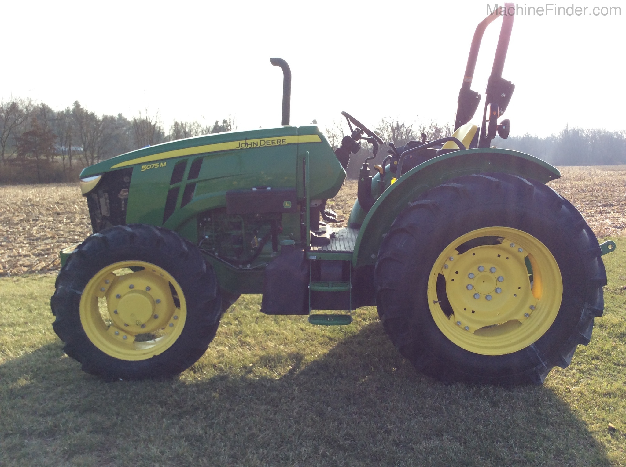 2017 John Deere 5075M Image 6