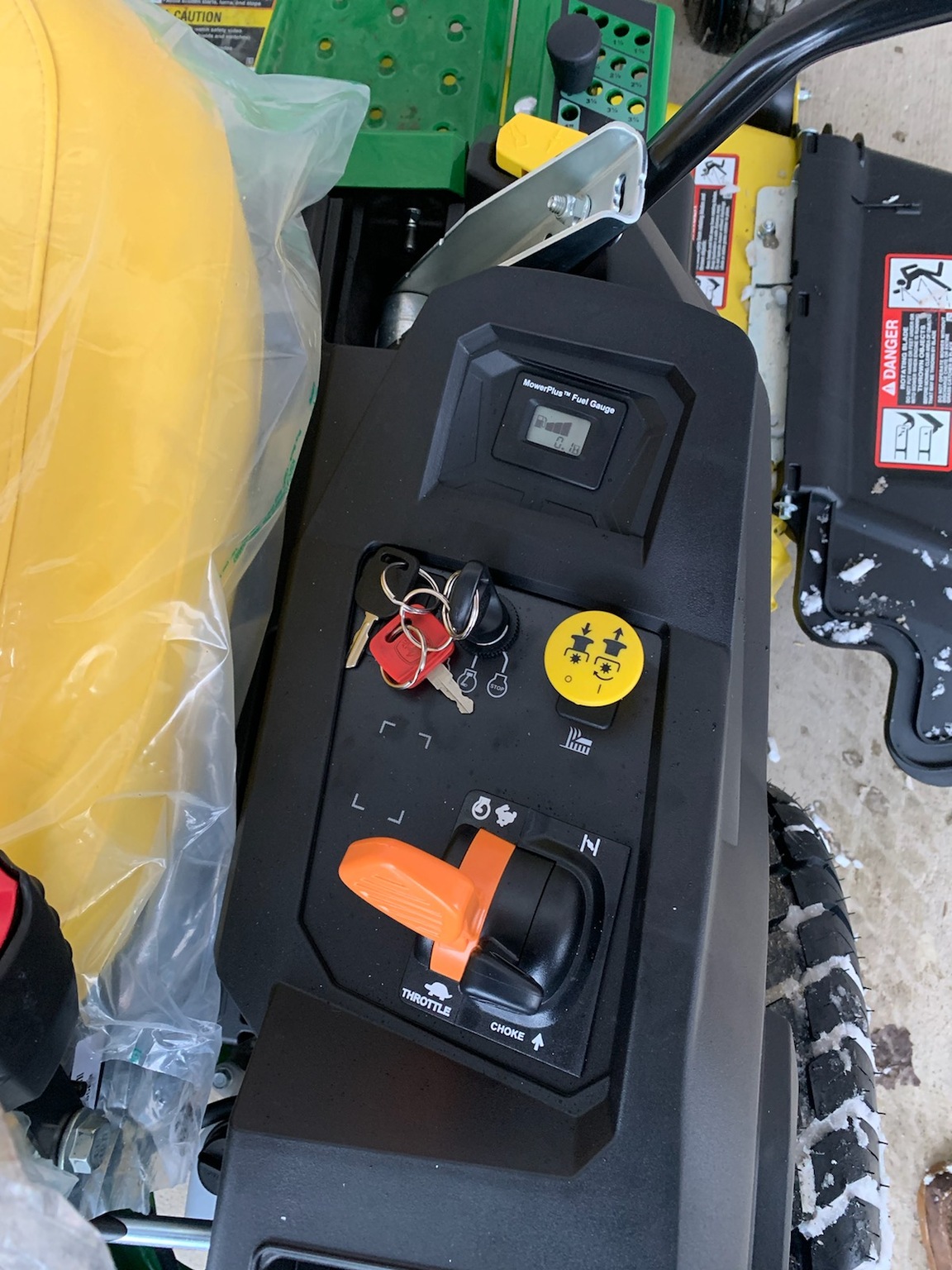 2023 John Deere Z515E ZeroTurn Mowers Millersburg, OH