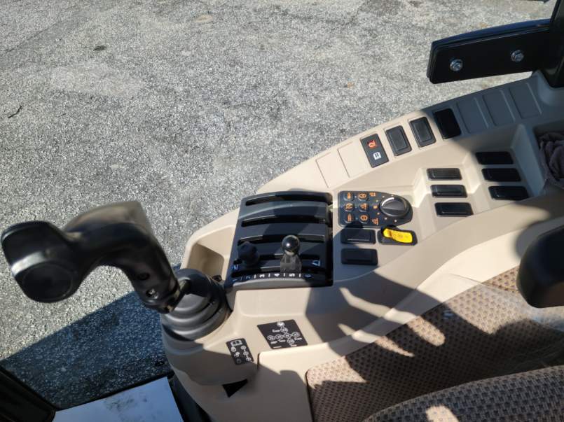 2023 John Deere 4044R Image 6