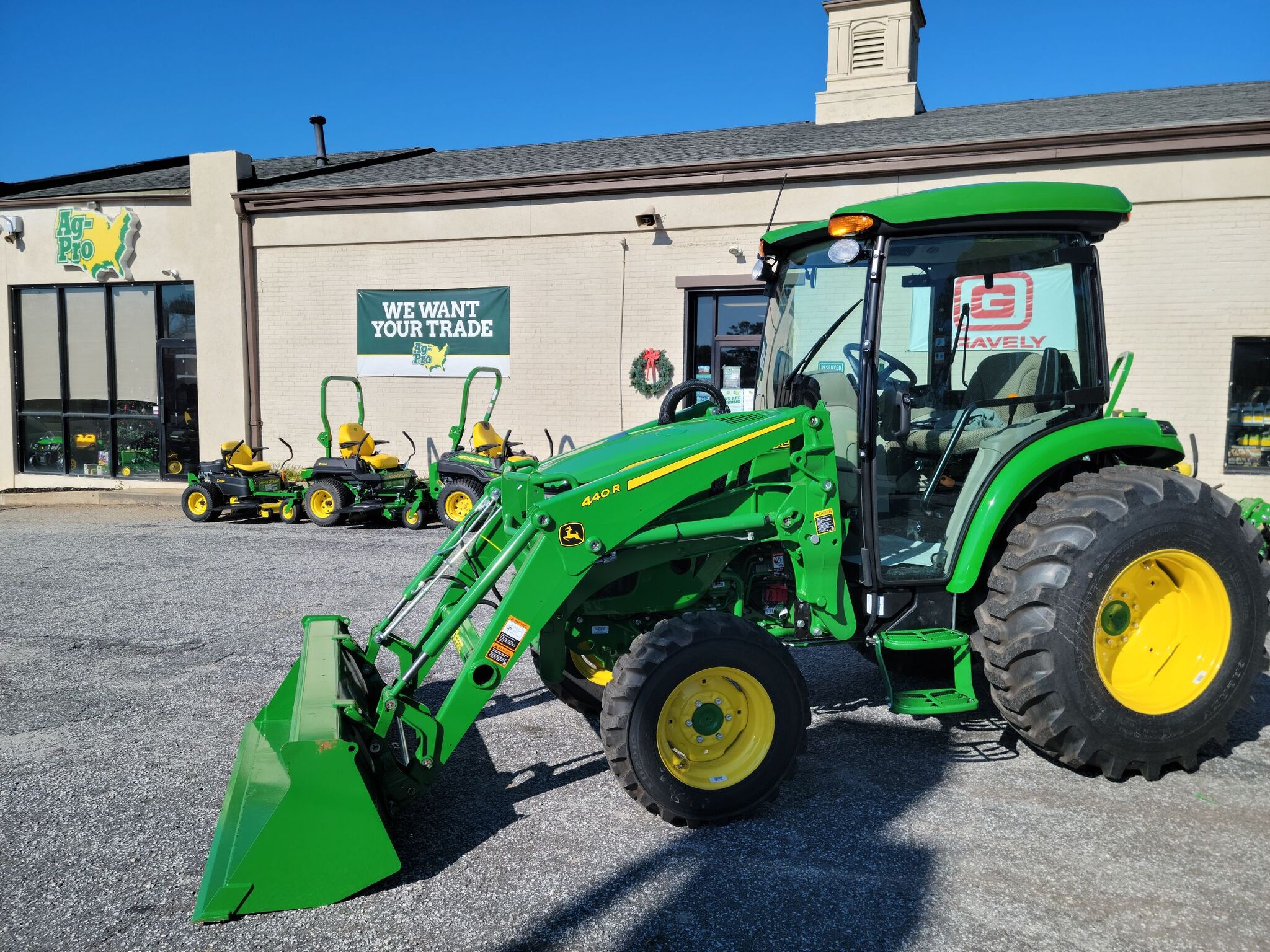2023 John Deere 4044R Image 1