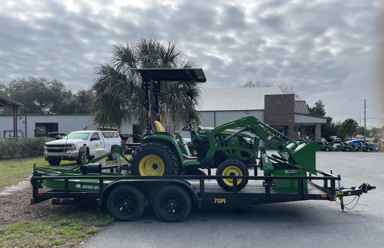 2023 John Deere 3032E Image 1