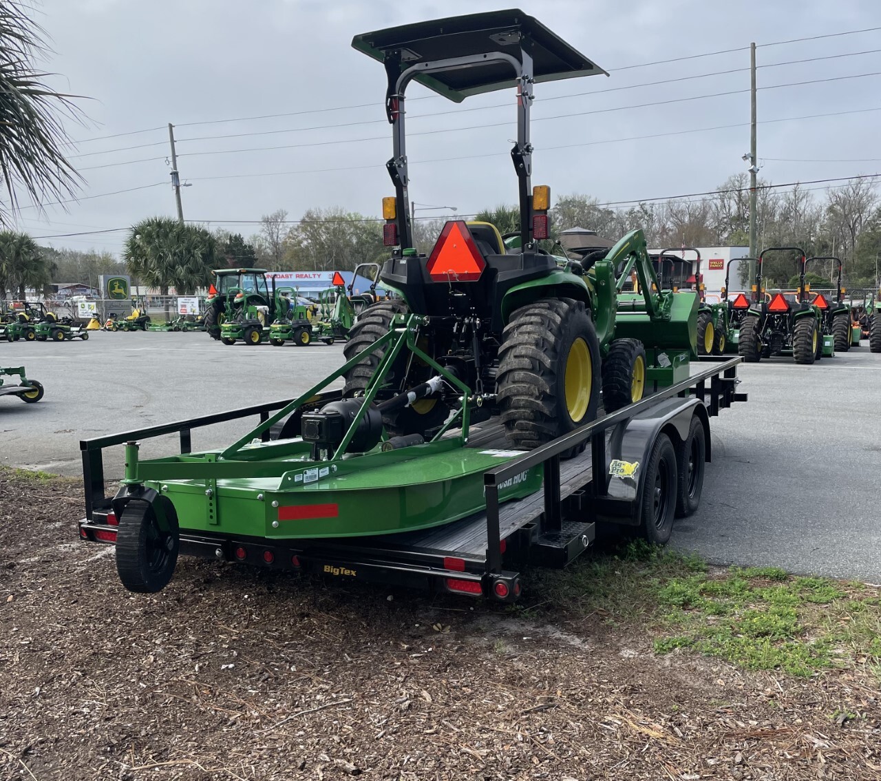 2023 John Deere 3032E Image 2