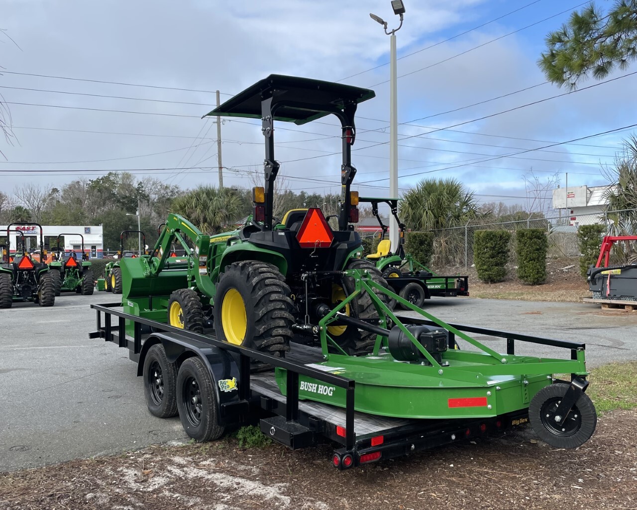 2023 John Deere 3032E Image 3