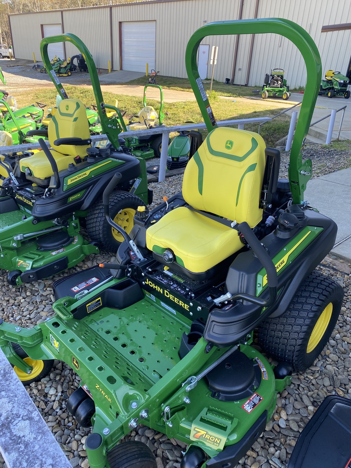 2025 John Deere Z920M Image 1