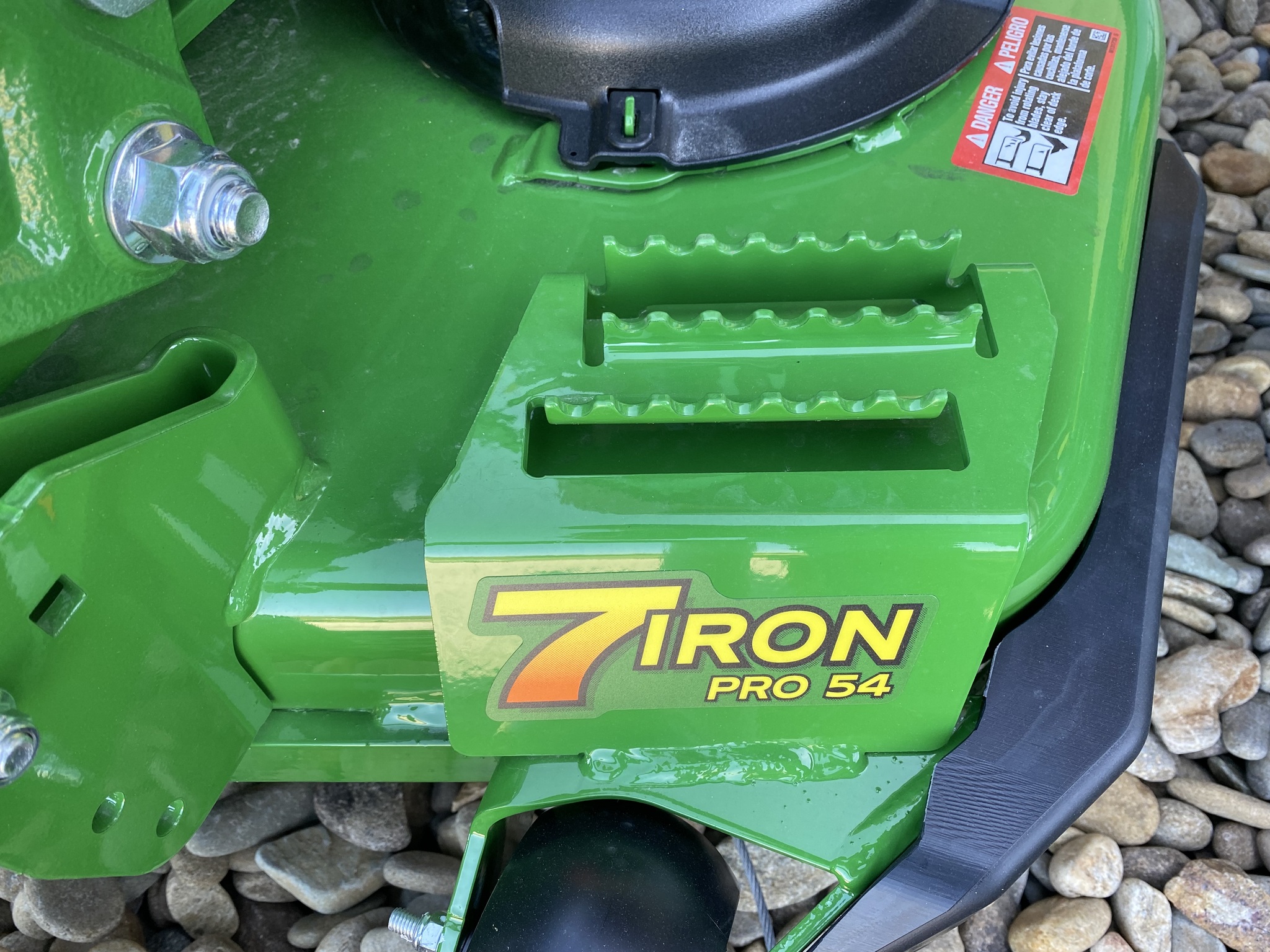 2025 John Deere Z920M Image 2