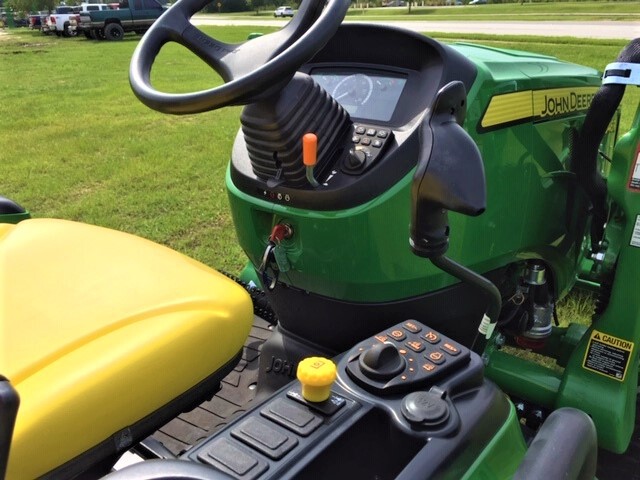 2023 John Deere 3039R Image 8
