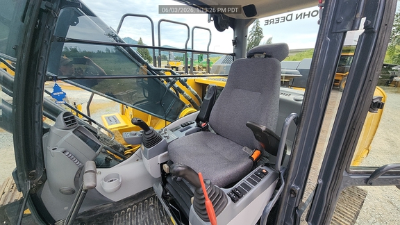 2022 John Deere 210G LC